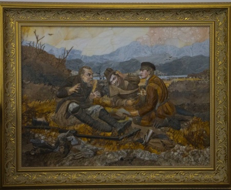 Мозаичная картина из Уральских минералов «Охотники на привале». Размер: 98х78 см